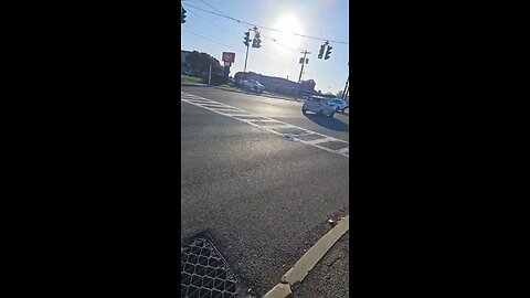 Joseph Martelli Niagara Falls, NY 2 Cars run the red light on Niagara Falls Blvd 10.12.25