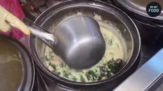 Selling 500 Bowls in a Flash at Lunch?! The Legendary Market Noodles Causing Absolute Chaos