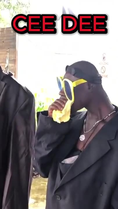 CEE DEE EATING A SANDWICH