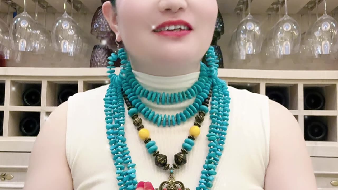 20250927-10 Well-Dressed Women Have Better Luck!