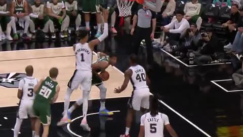 Greek Freak DUNK! 😤 #Giannis #NBA