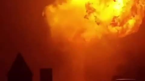 Itali: Momenti i shpërthimit të një cisterne me gaz të lëngshëm