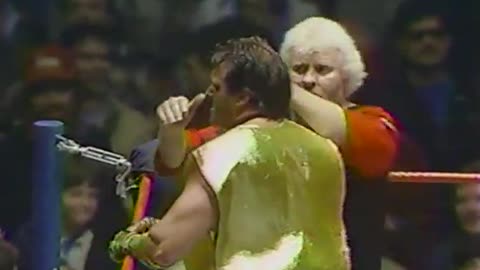 Hulk Hogan vs Brutus Beefcake in yellow lightning tights/pants-2-16-1985