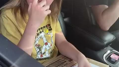 Breaking: Mom freaks on Daughter for ordering Temu SHOCK KITTEN SURPRISE #viral