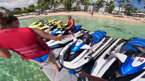 JET SKI DANS LES GROSSES VAGUES