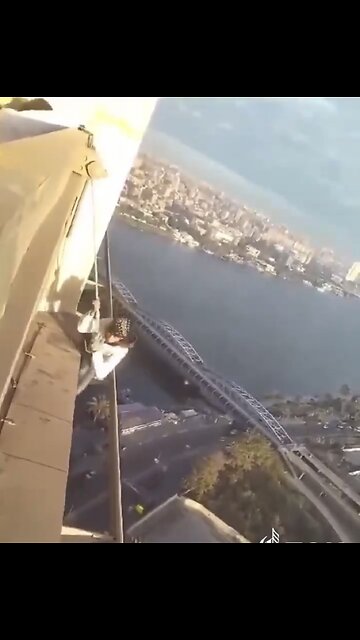 WOMAN FALLS OFF🌆📸SKYSCRAPER🏙️🧗‍♀️💫