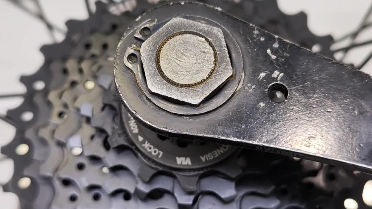 How to remove cassette from bike