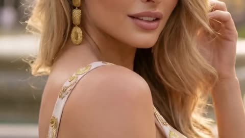 Can you believe this dress? I felt like royalty walking through the plaza today #elegantstyle