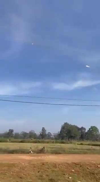 Cambodia has just fired a new round of rockets towards Thailand 🇹🇭🇰🇭