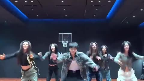 Jungkook dance ta ta ta with new jeans