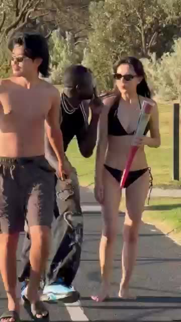 He was so focused on the phone 😂 #viral #fyp #comedy