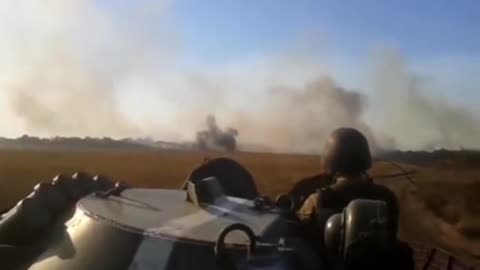 Ukrainian Soldiers Rush to Defensive Positions During Russia's 2014 Intervention in Donbass