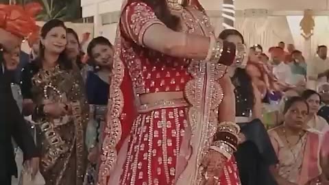 Breaking: Viral Wedding Moment: Bride Serenades Groom with Heart-Melting Origina
