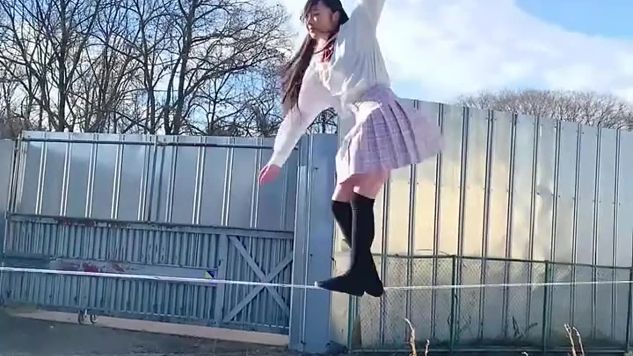 Amazing balance on a rope