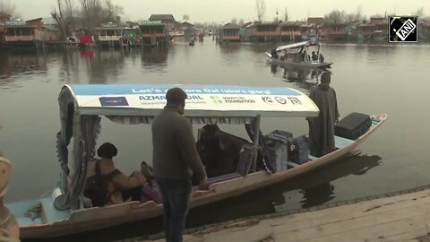 Kashmir News _ Dal Lake In Srinagar Witnesses A Significant Surge In Tourist Footfall Amid Cold Wave