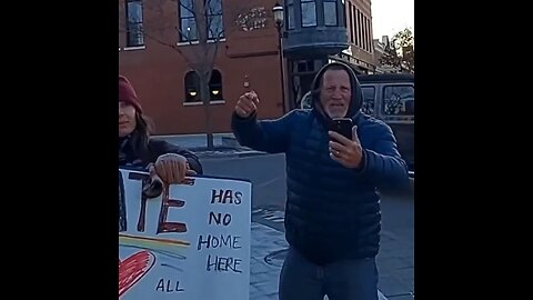 Multiple fascists attempt to silence man holding sign in public, censorship