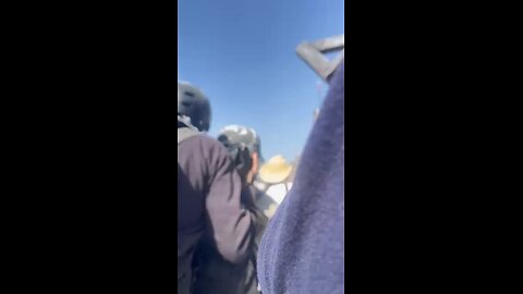 🇲🇽🔥📹 — During the clashes, Mexican zoomers protesting