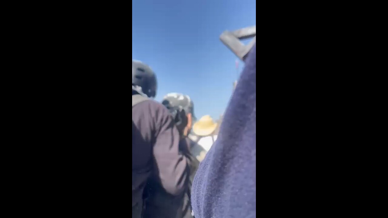 🇲🇽🔥📹 — During the clashes, Mexican zoomers protesting