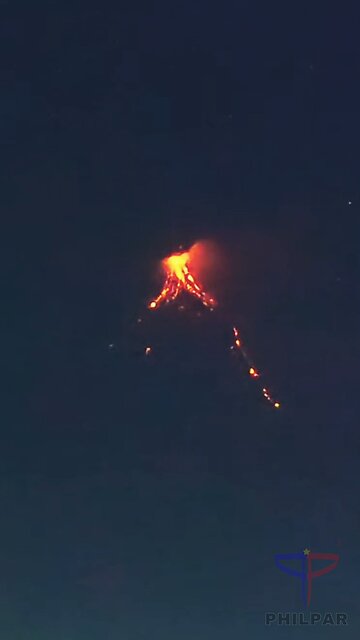 Mayon’s Nighttime Glow