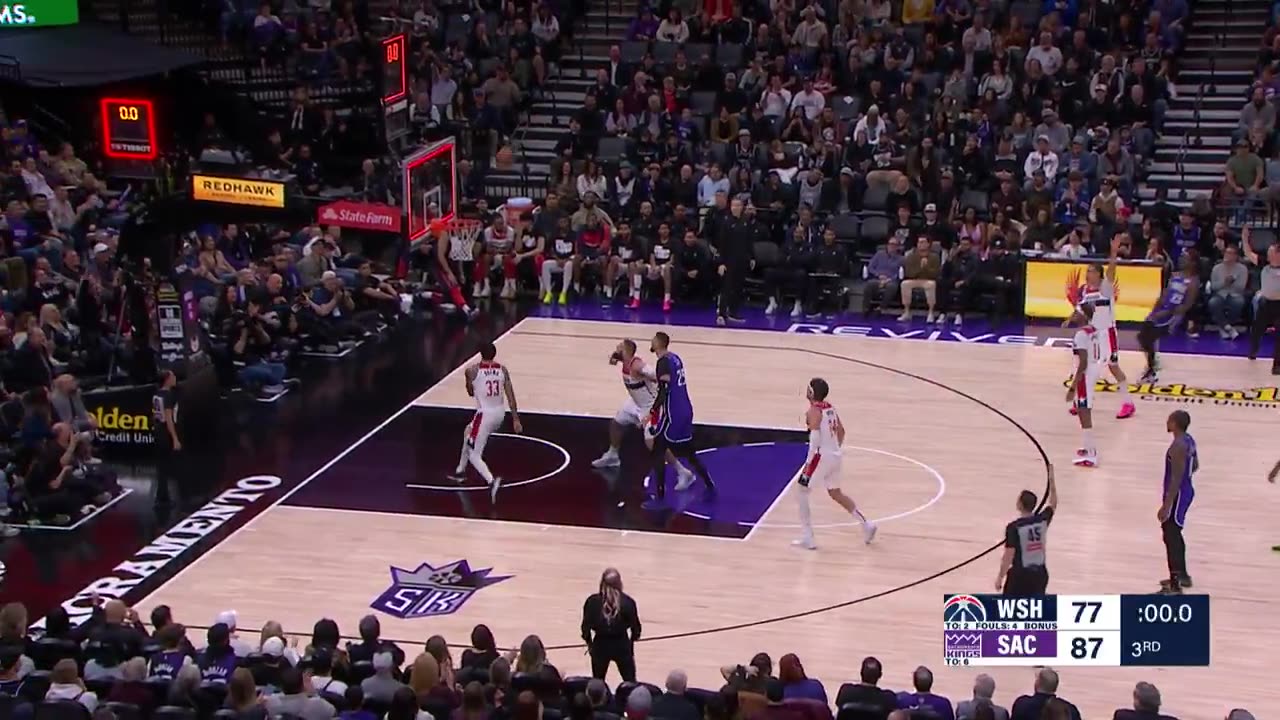 NBA - FOX WINS THE JUMP & ELLIS BURIES THE TRIPLE!