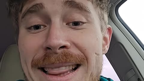 Crazy man harasses customers at Salem Nh Market Basket： Policy is to wait until he becomes violent