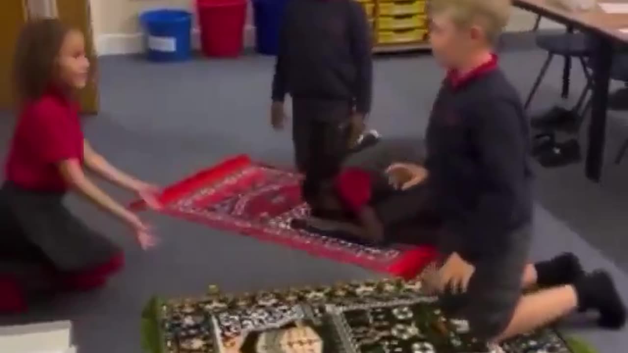 🚨 Islamic indoctrination forced on elementary school children in the UK.