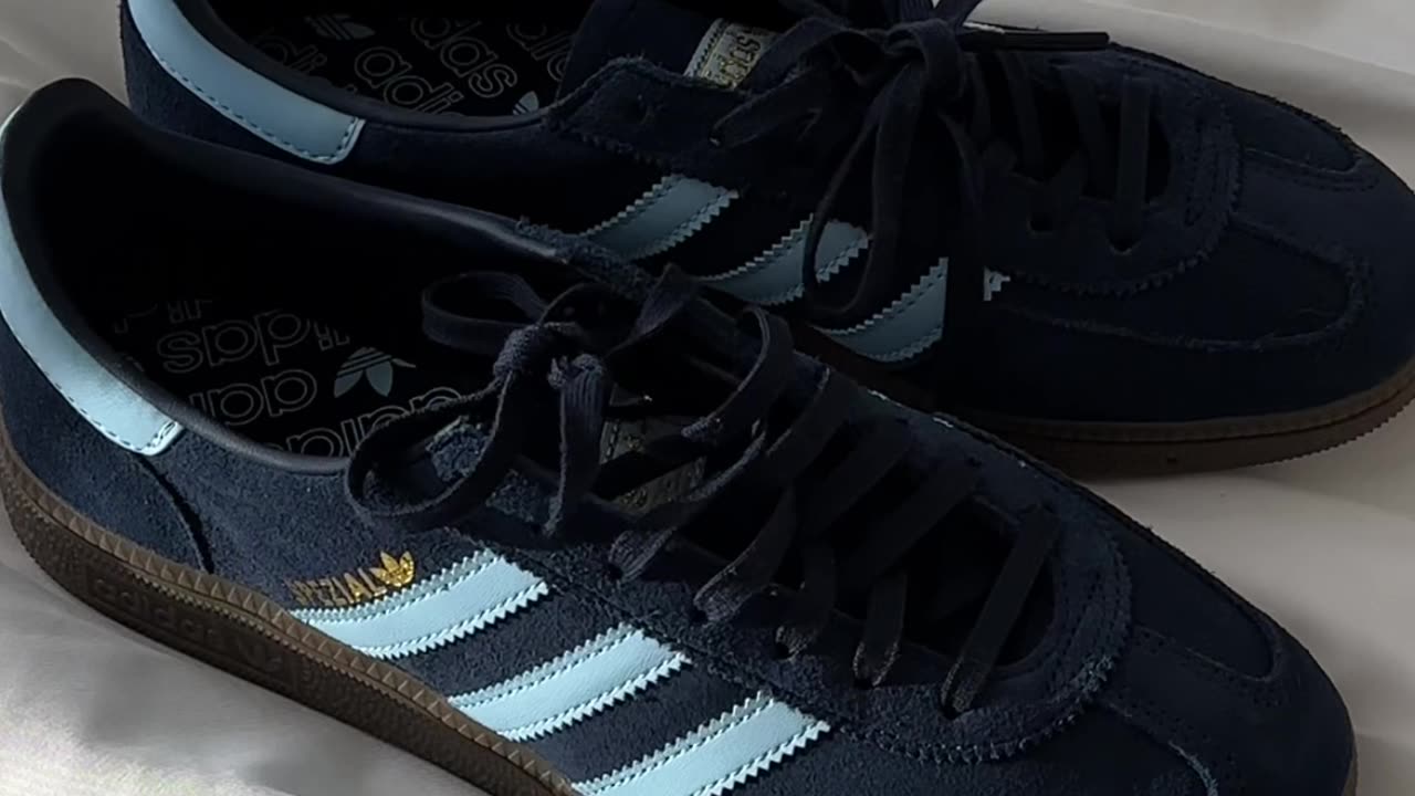 Not just a sneaker, it’s a whole vibe. 💙✨ #StyledWithSpezial - Available for €99,95 at 750Kicks 🛍️