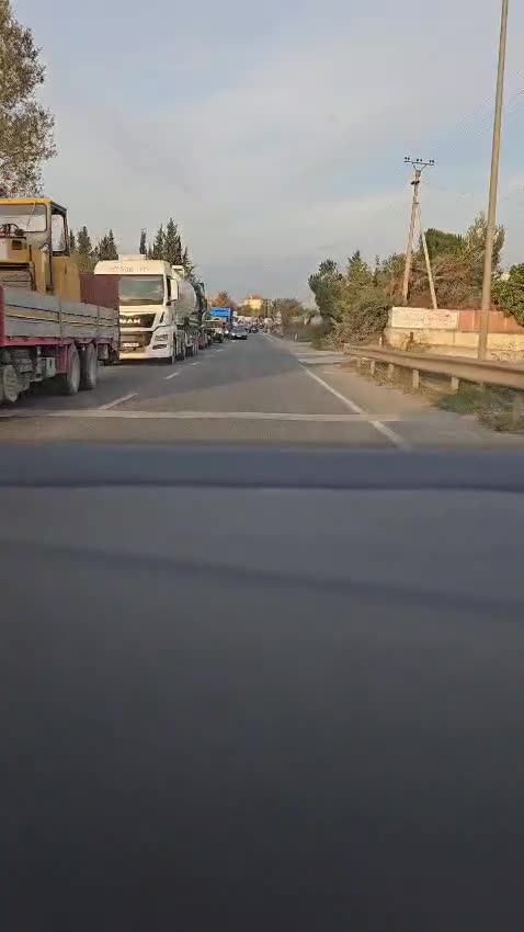 Kolaps në rrugë! Trafik kilometrik 15 km në aksin Vore-Maminas pas bllokimit të autostradës