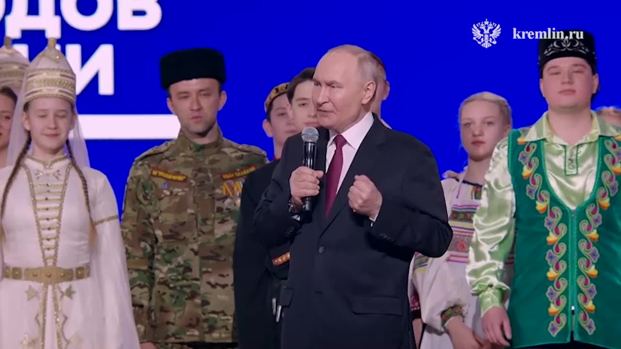 Владимир Путин выступил на церемонии открытия Года единства народов России