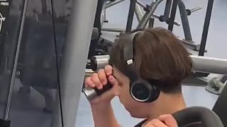 Invader practices his stabbing technique on a boxing bag 😳