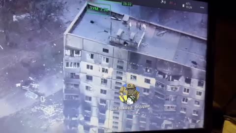 🔥 Ukrainian FPV destroys the entrance to a house that was occupied by the enemy.