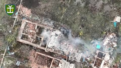 Russianl Squad Enveloped by Attack Drones Desperately Searching for Cover