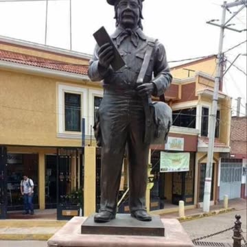 Jaiminho o Carteiro Tem Estátua em Sua Cidade Tangamandápio