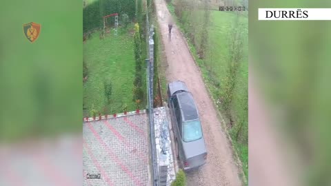 Vidhte automjete dhe ua shiste personave me precedent kriminal/ Arrestohet 21-vjeçari në Durrës