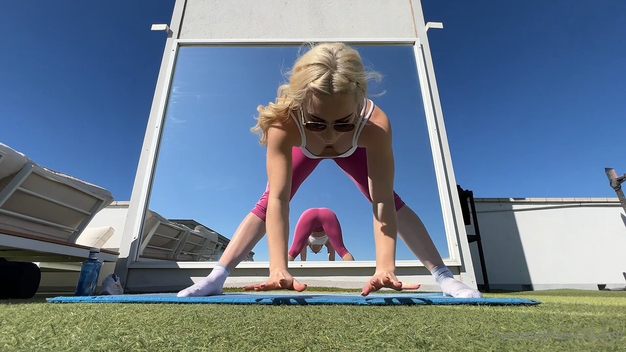 Hannah J Stretching Routine in Pink Leggings 1754