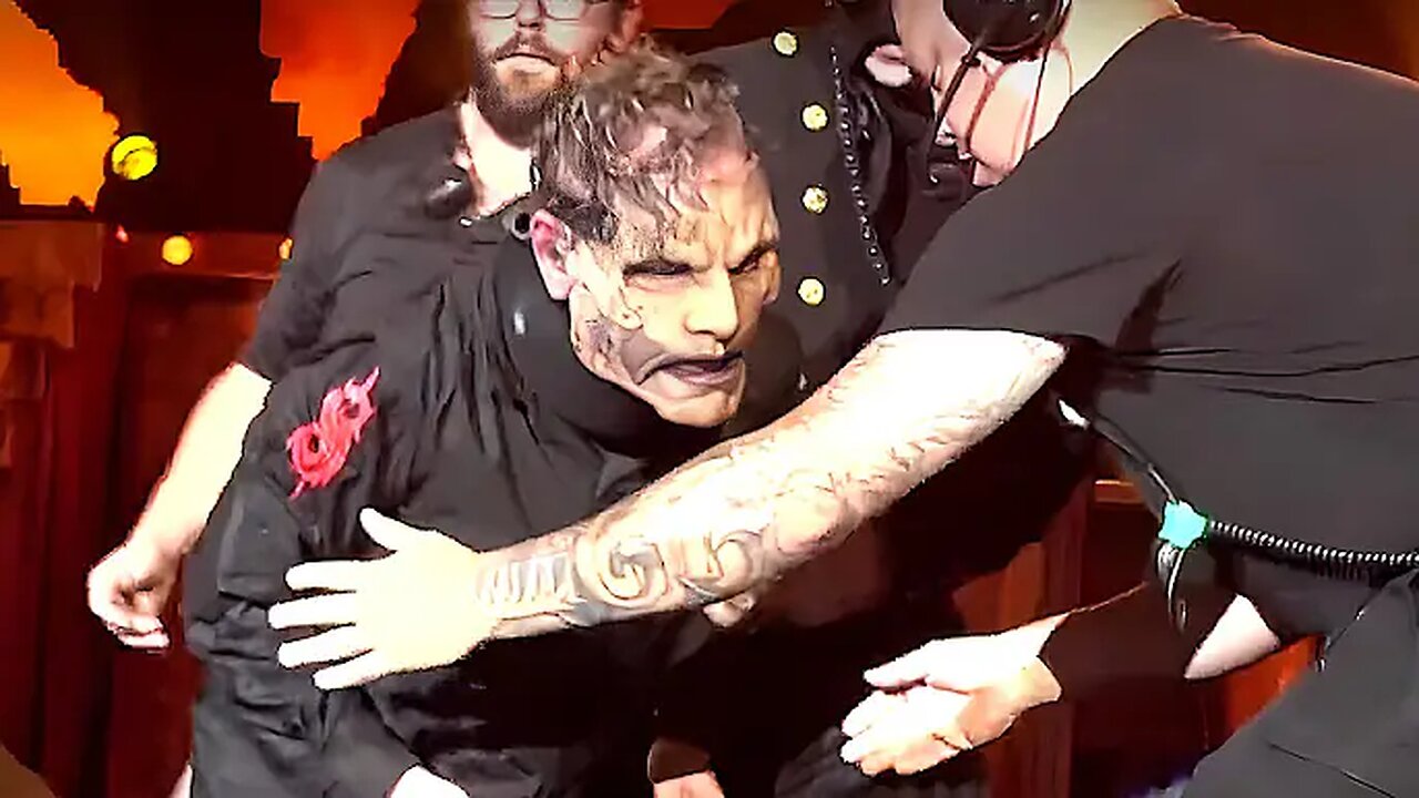 15 Times Rock Stars Had 0 Tolerance For Disrespectful Fans