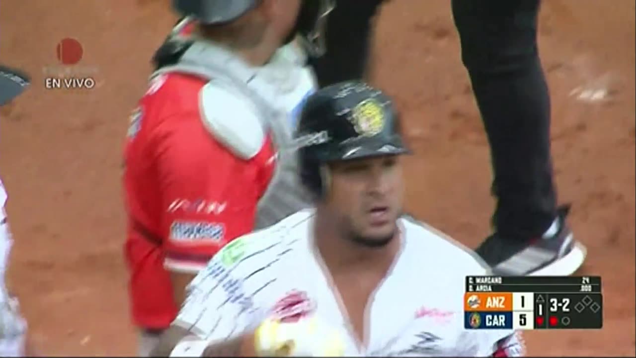 Oswaldo Arcia hizo vibrar El Monumental