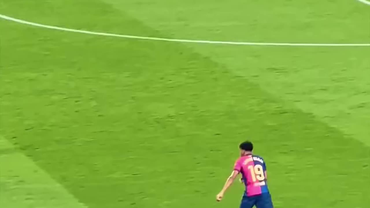 Have you ever watched this.....🔥🔥 🤷♂️Lamine Yamal, Lewandowski, Raphinha
