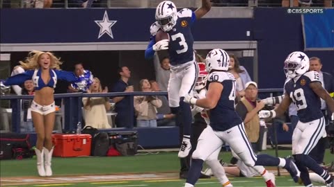 Dallas Cowboys WR George Pickens hurdles Kansas City Chiefs defender