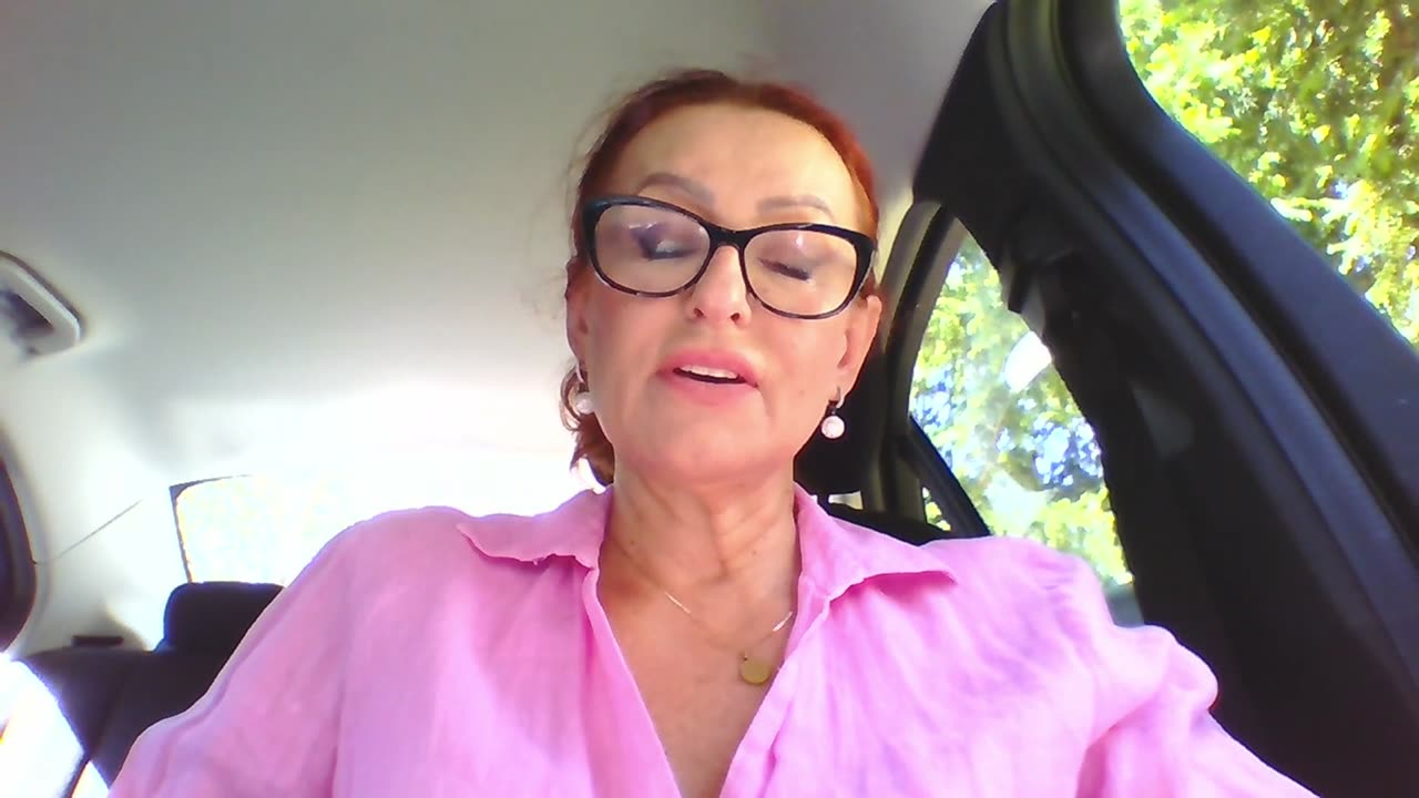 Tko stoji iza Panairi Online ?