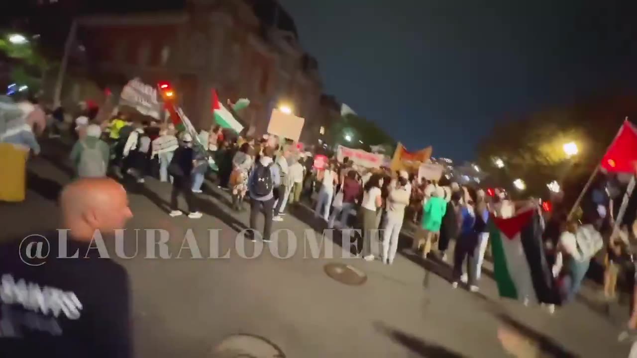 The current scene outside of the White House.