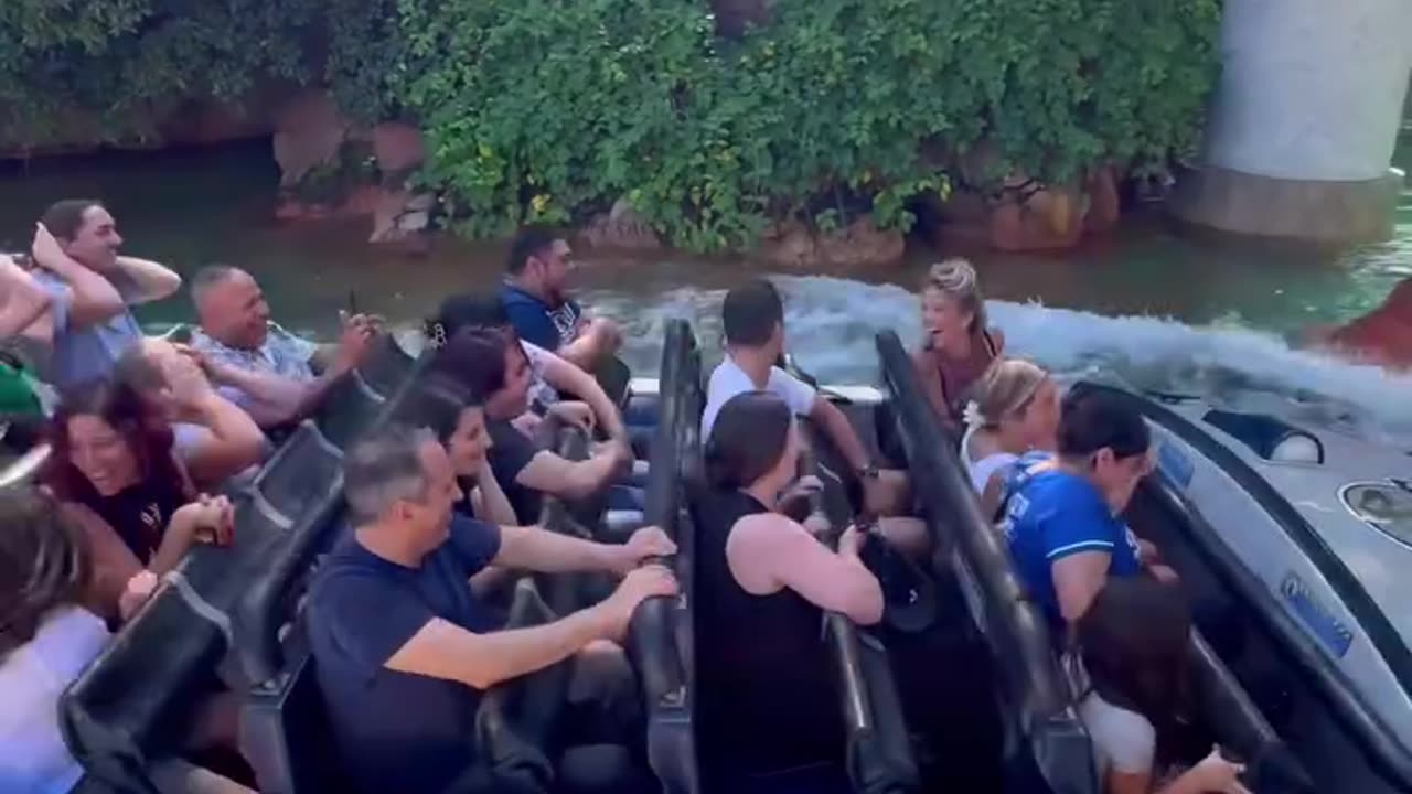 The Only Jurassic world Water Ride in the World 🌎😮