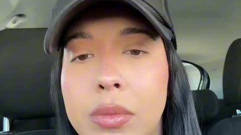 Leftist warns she will “knock people’s teeth out” if she sees anyone wearing an ICE agent