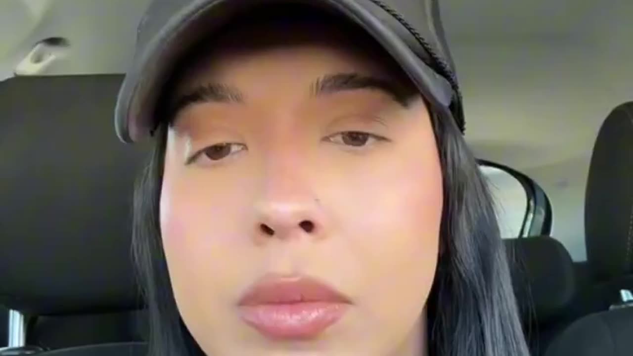 Leftist warns she will “knock people’s teeth out” if she sees anyone wearing an ICE agent