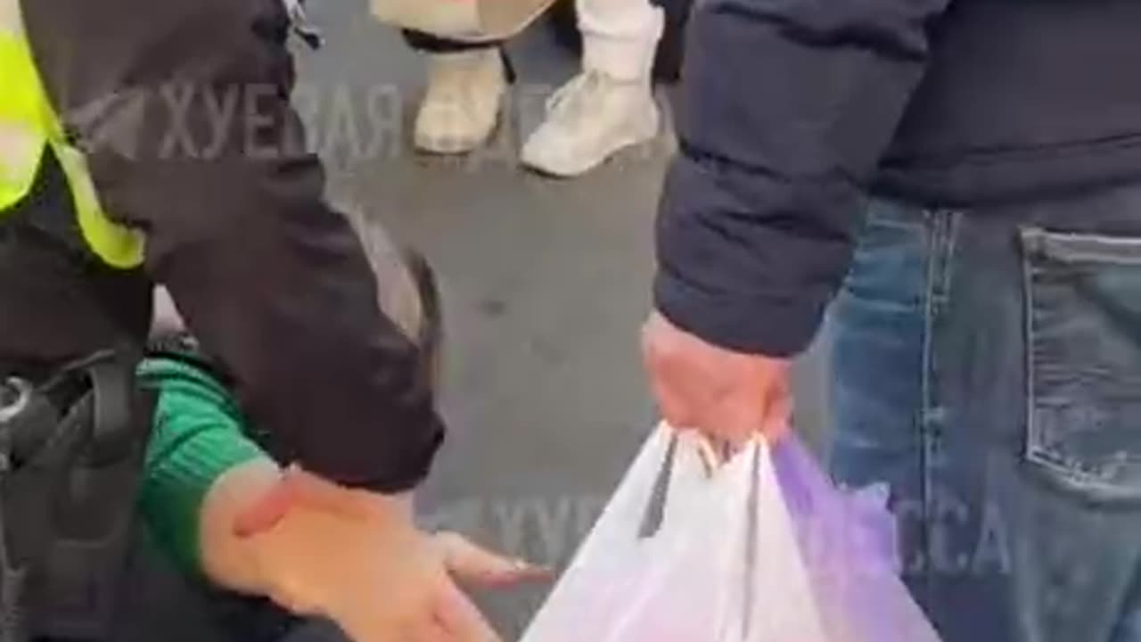 Policeman beat women at Odessa market