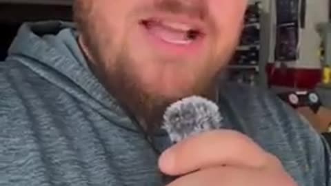 This guy explains the government shutdown brilliantly in a nutshell：