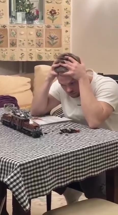 Pov: How easy is it to break your brain? 🧠