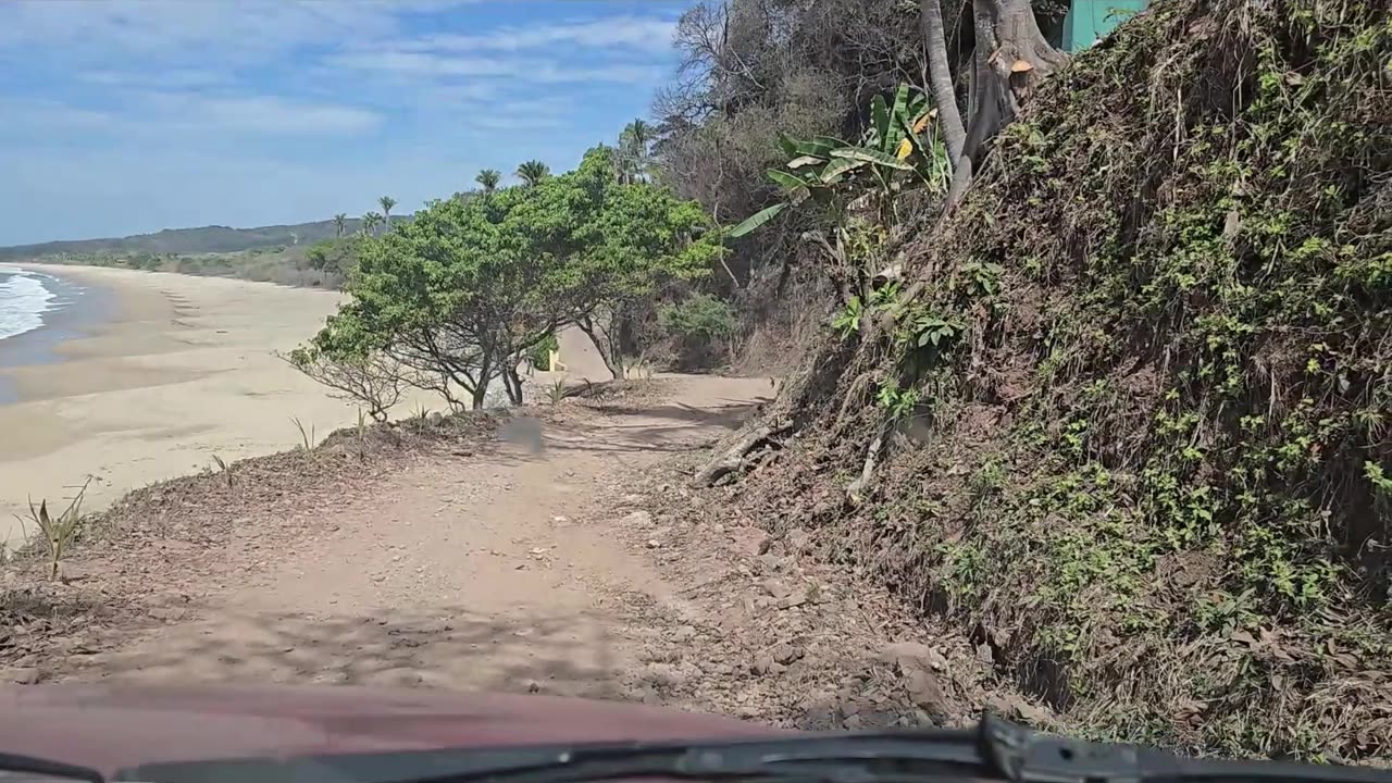 The trek to Punta Raza