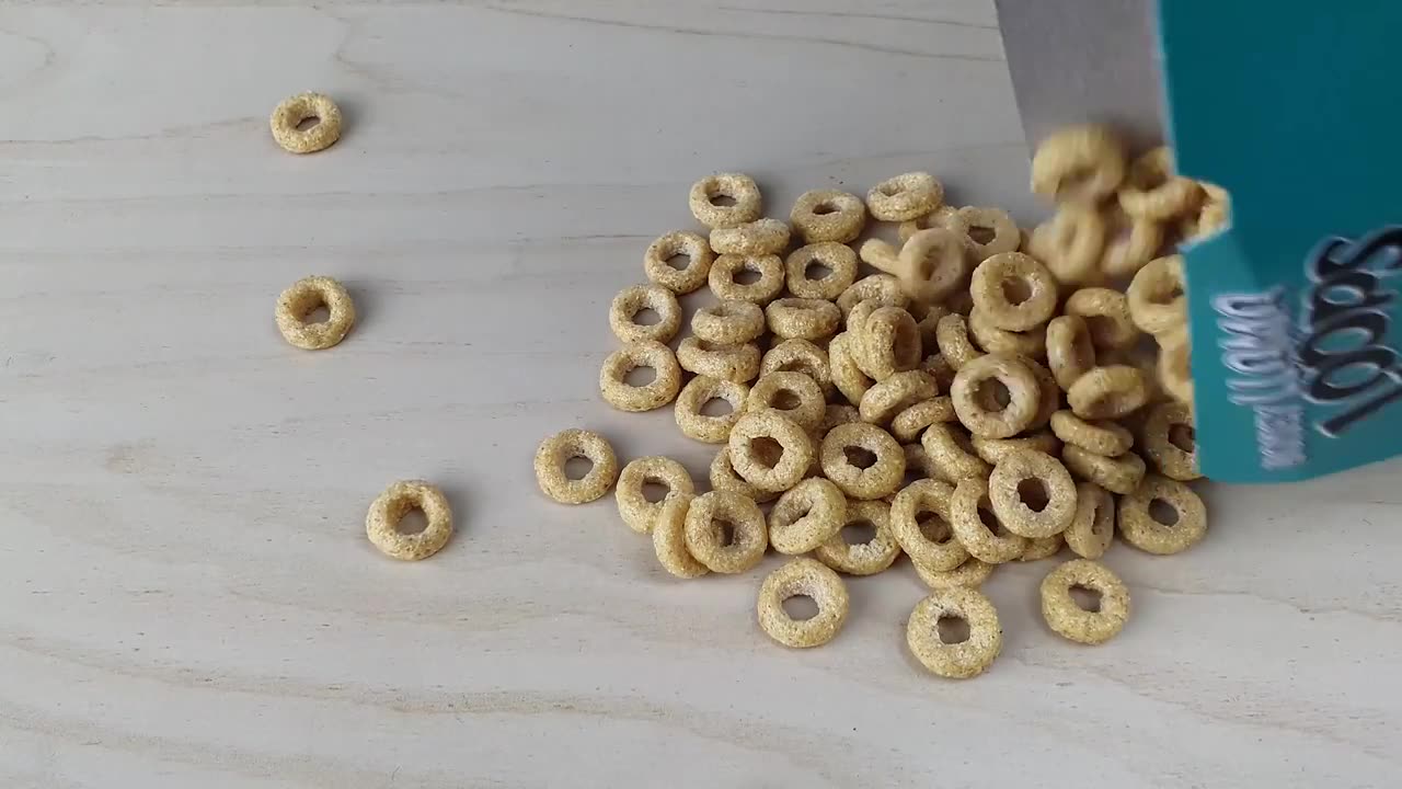iPhone vs Cheerio in Milk I Don´t phone while breakfast I 5G
