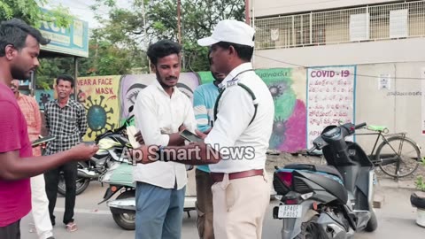Trending: A drunk rider tried to bribe ₹500 #trafficrules #vijayawada #police